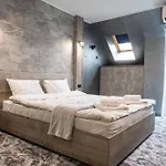 Rcr Einstein 2 Apart Otel