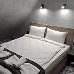 Rcr Einstein 2 Apart Otel 3*