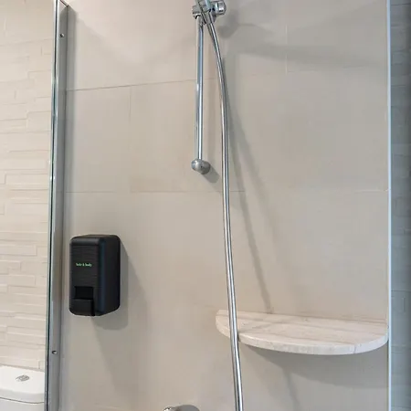 Rcr Einstein 2 Apart Otel