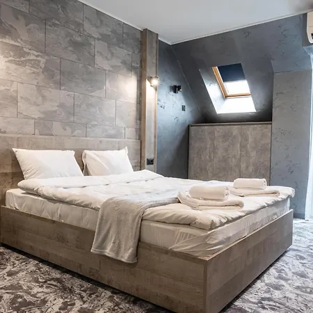 Rcr Einstein 2 Aparthotel