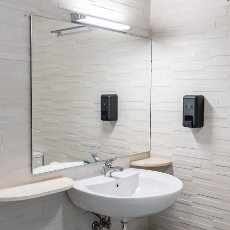 Rcr Einstein 2 Apart Otel