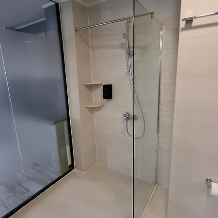 Rcr Einstein 2 Aparthotel
