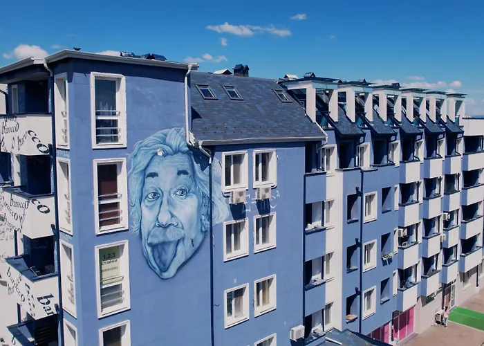 Rcr Einstein 2 Aparthotel