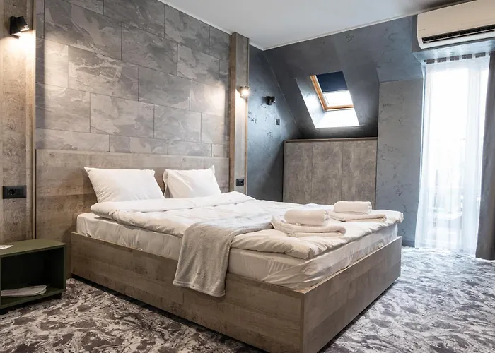 Rcr Einstein 2 Апарт-отель