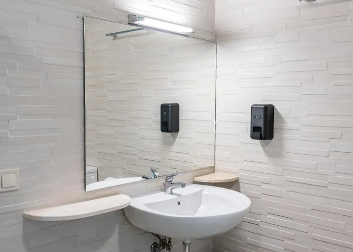 Rcr Einstein 2 Aparthotel