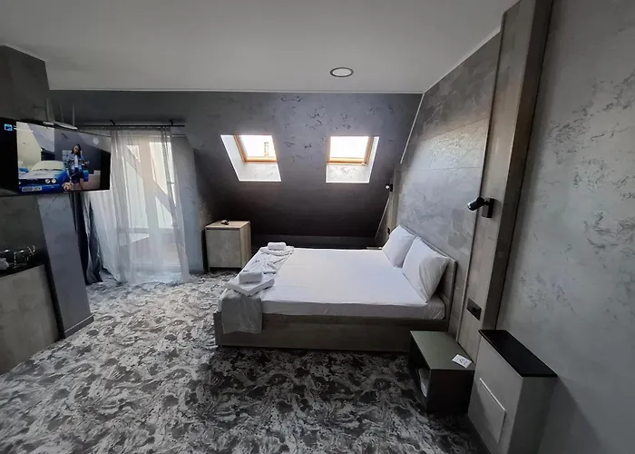 Rcr Einstein 2 Aparthotel